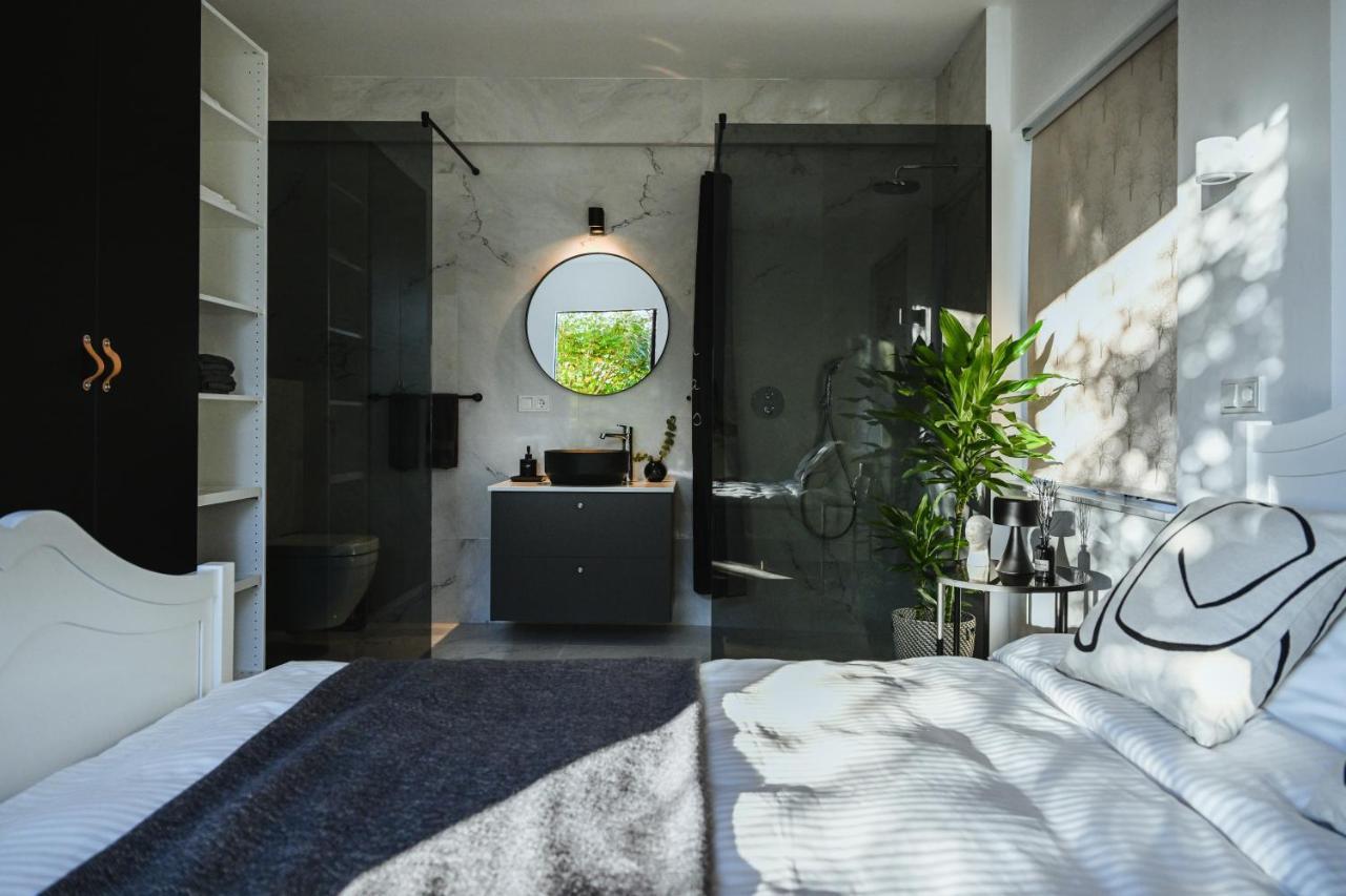 ÁLKA - Luxurious Private Room by the Sea With Hot Tub Njarthvik Exterior foto