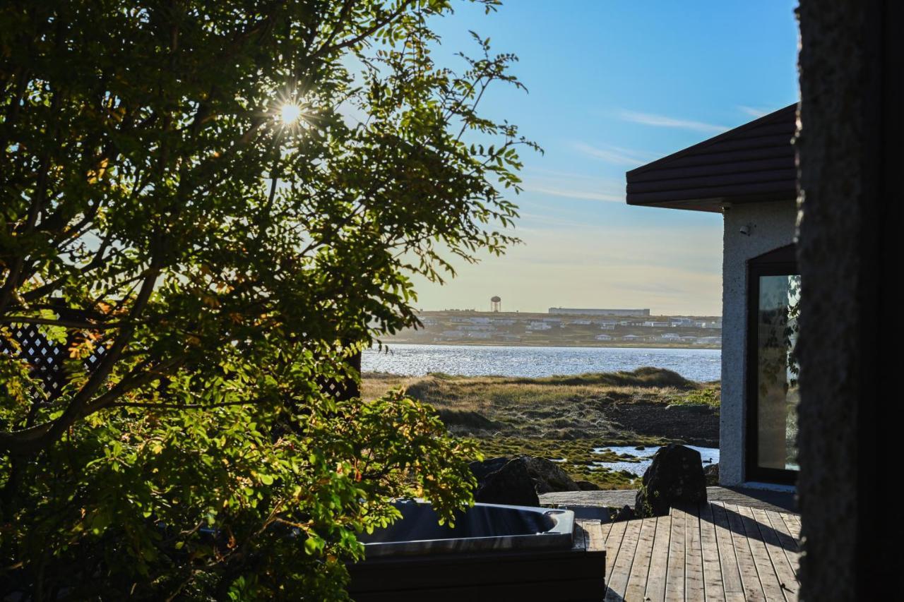 ÁLKA - Luxurious Private Room by the Sea With Hot Tub Njarthvik Exterior foto