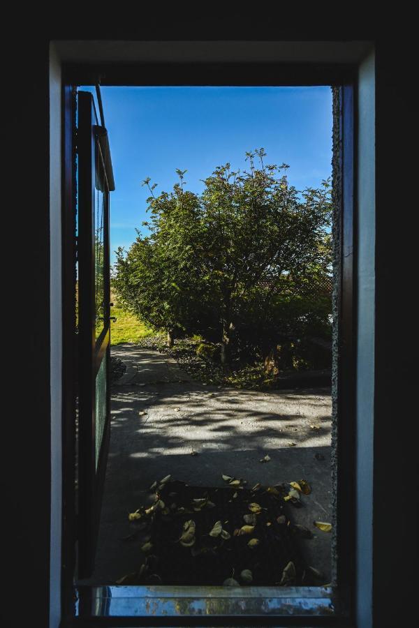 ÁLKA - Luxurious Private Room by the Sea With Hot Tub Njarthvik Exterior foto